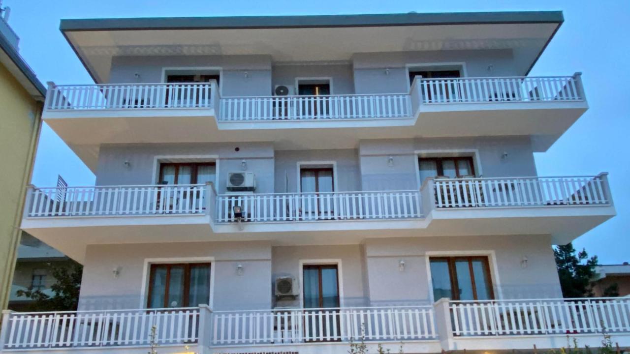 Feel Good Hotell Rimini Exteriör bild