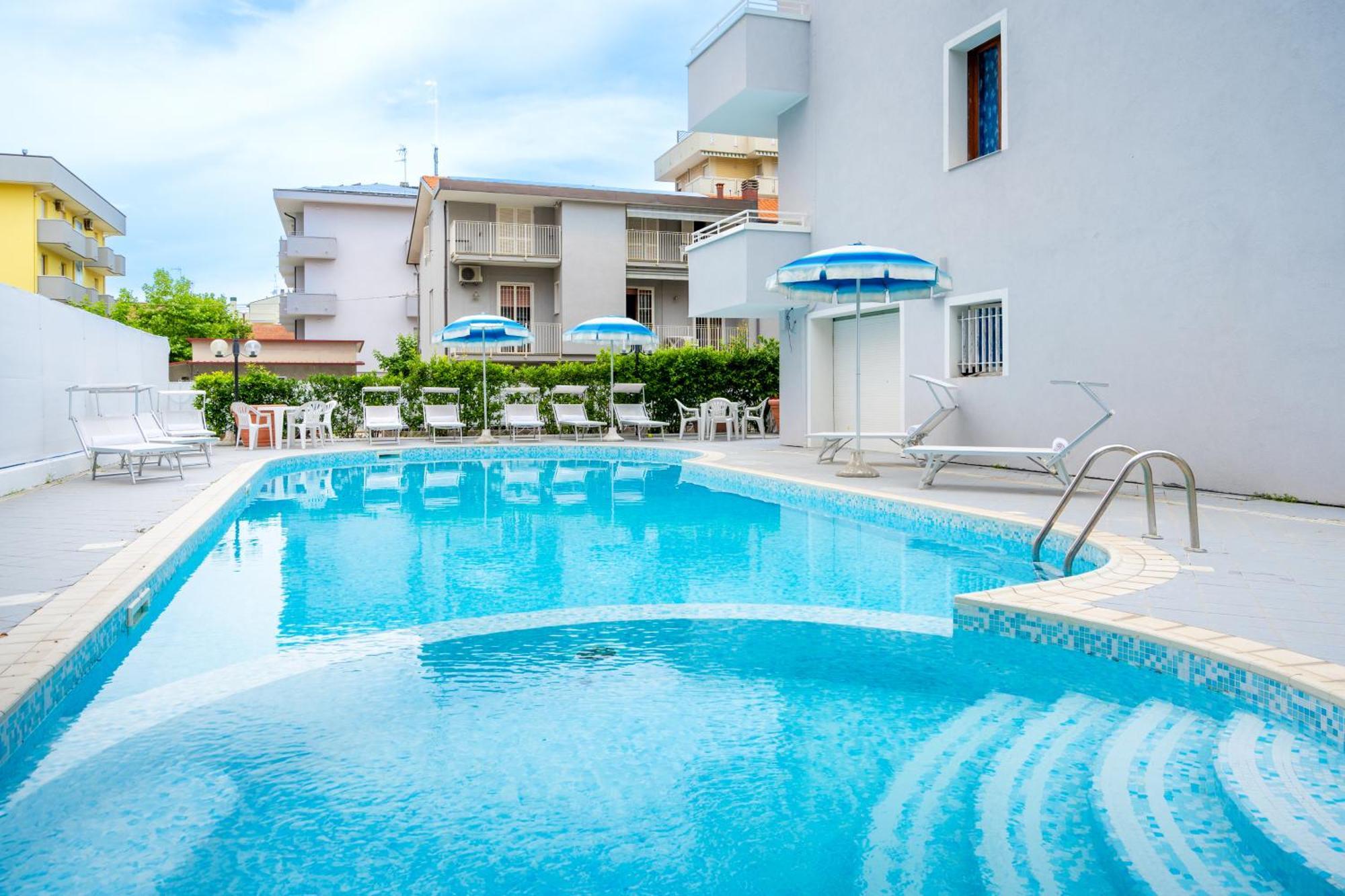 Feel Good Hotell Rimini Exteriör bild